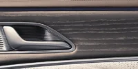 Denza - Interior - Interior Dihiasi Trim Kayu Asli